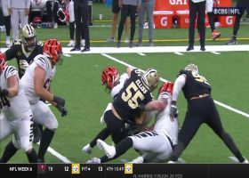 Kaden Elliss swings Burrow down on huge sack