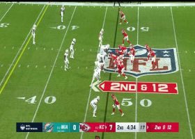 Mahomes pinpoints Moore for 23-yard gain on left sideline
