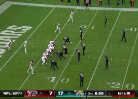 Bijan Robinson makes a quick cut for 9-yard gain