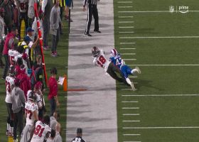 Rakim Jarrett tightropes sideline for impressive diving grab