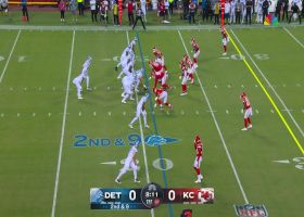 Goff dots St. Brown on slant for 13-yard connection over middle