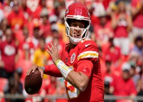 Mahomes perfectly places 39-yard dime despite taking hit