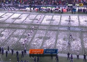DeeJay Dallas showcases great vision with 40-yard kick return through traffic