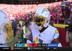 Herbert's 7-yard TD pass to Everett makes it a 17-16 game