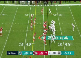 Tyreek Hill pitches football to Waddle for 12-yard pickup