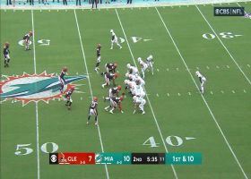 Tagovailoa and Tyreek Hill are in perfect sync on 20-yard connection