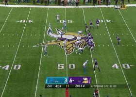 Justin Jefferson barks at Amani Oruwariye after 22-yard grab