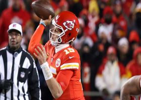 Mahomes' zips tight-window completion to Valdes-Scantling for 25-yard gain
