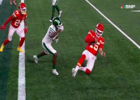 Mahomes seals Chiefs' win vs. Jets with 9-yard run on third-and-8