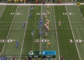 Rodgers' on-the-run flick locates wide-open Deguara for 25 yards