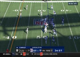 Daniel Jones hits  Wan'Dale Robinson over the middle for 17 yards