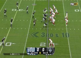 Daniel Jones connects with Daniel Bellinger for 9 yards to set up fourth down