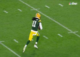 Rodgers dots Watkins for 24-yard gain via play-action pass
