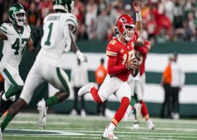 Mahomes converts third-and-22 with 25-yard scramble