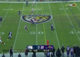 Daniel Jones delivers under duress to twisting Wayne Gallman for 19 yards