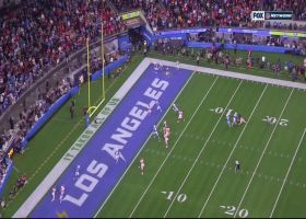 Scramble drill! Edwards-Helaire secures Mahomes' two-point throw on ad-libbed route