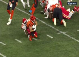Carlos Dunlap goes unblocked for massive fourth-down TFL on Taylor in red zone
