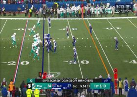 Tyreek Hill takes swing pass for 13 yards down the sideline