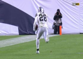 Carr finds wide-open Jacobs for 43-yard gain on wheel route in final minute of regulation