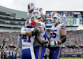 Reggie Gilliam bounces to outside for short TD run