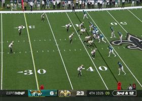 Hammond muscles his way through defenders for 34-yard pickup
