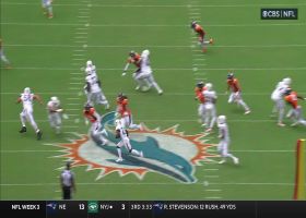 De'Von Achane takes toss via reverse for 40-yard gain
