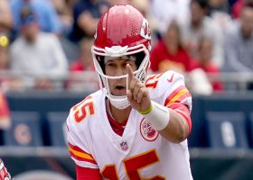 Mahomes delivers to strike to Kelce for 19-yard gain