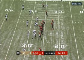 Nick Chubb uses mini hurdle to convert third-and-11 on the ground