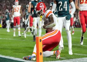 McKinnon takes a self-imposed QB slide at 1-yard line to help Chiefs run clock down vs. PHI