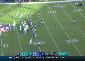 Albert Wilson slips tackler to zoom into Giants secondary for 21-yard gain