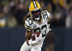 Rodgers' option pitch to Aaron Jones goes for 14 yards to move chains for Packers