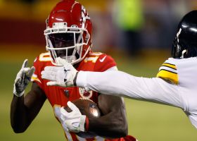 Mahomes links up with Tyreek Hill for 20-yard catch and run