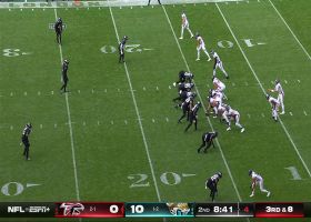 Bijan Robinson hauls in one-handed catch on 9-yard gain
