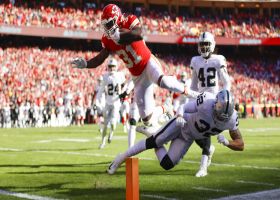 Darrel Williams soars over Raiders' defender on 23-yard catch-and-run TD