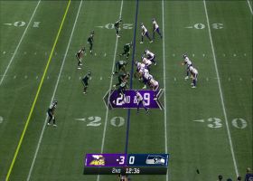 Mullens dots toe-tapping Reagor in stride for 19-yard sideline connection