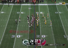 Bijan Robinson takes fourth-down pitch for shifty conversion late in fourth quarter