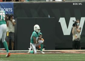 Sinnett has Fins' sideline hyped after key two-point pass to Perry
