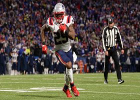 Brandon Bolden gives Pats early 8-point lead on two-point conversion toss play