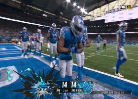 David Montgomery slices up the middle for 4-yard TD