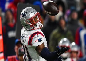 Jonnu Smith highpoints play-action pass with one-handed juggling act