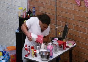 Leki Fotu makes waffles from scratch in team meeting room | ‘Hard Knocks In Season’