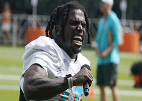 Tyreek Hill wows fans with acrobatic backflip at Dolphins practice
