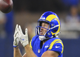 Landen Akers works across field for 21-yard catch on play action