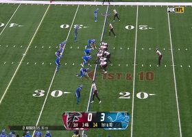 Bijan Robinson sheds tackles down sideline on 11-yard pickup