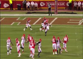 Yelder slices in for TD after catching Litton's laser throw