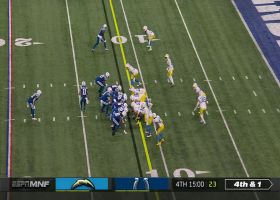 Chargers stonewall Colts' fourth-down QB-sneak attempt in the red zone