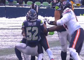 Darrell Taylor ambushes Montgomery for TFL upon RB's receipt of handoff