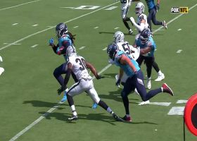 Derrick Henry slips would-be tacklers on 24-yard run