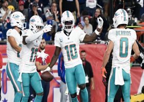 Tagovailoa locates Tyreek Hill for 2-yard TD near end of first half