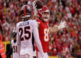 Blake Bell corrals Mahomes' 39th TD pass of '22 to give lead back to Chiefs in fourth quarter